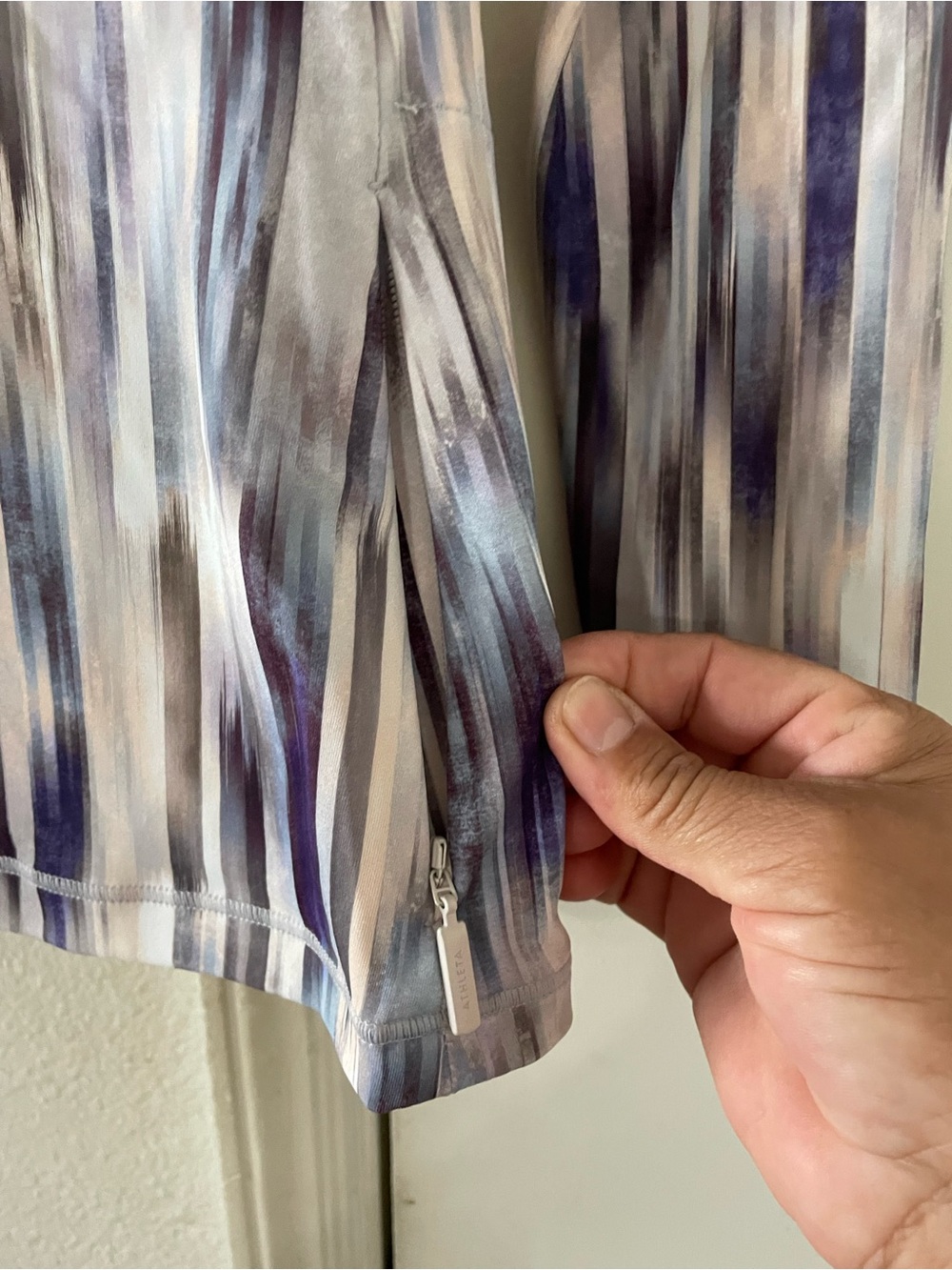 Athleta  North Point Rashguard In Grey Abstract - Picture 4 of 5